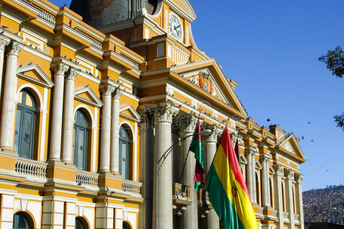 Bolivie: Le gouvernement et le patronat signent un accord relatif à la pénurie de dollars 